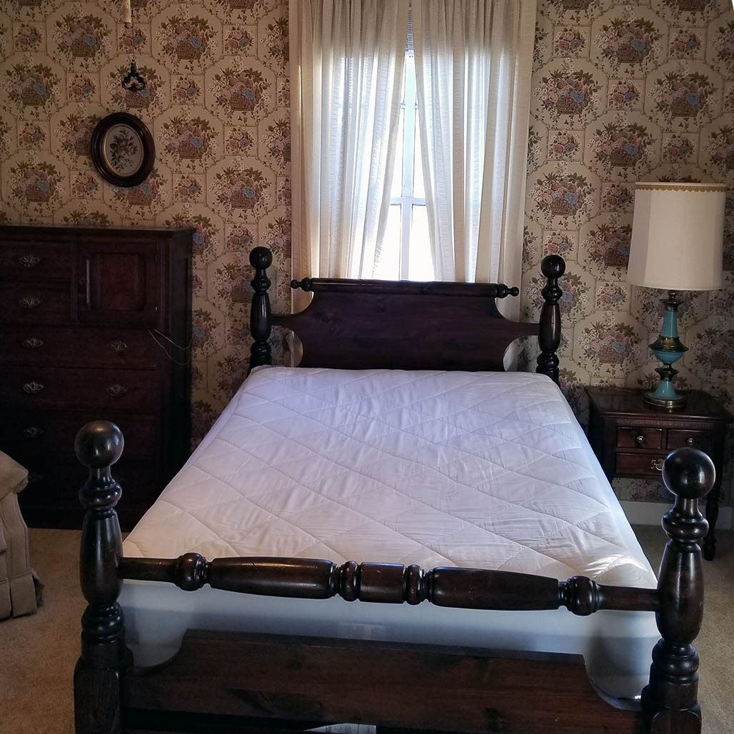 Antique bed frame and matress moved by Speeding Movers in Moline IL